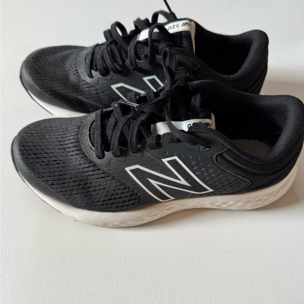 Used 520 Balance Black and White Sneakers